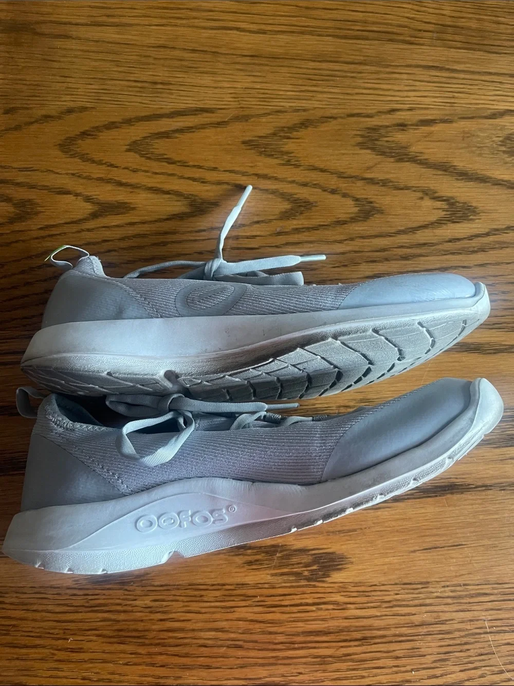 Size 8 1/2 OOFOS women’s Light Grey Slip-On Recovery Sneakers